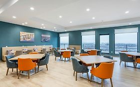 Four Points By Sheraton Newark Airport